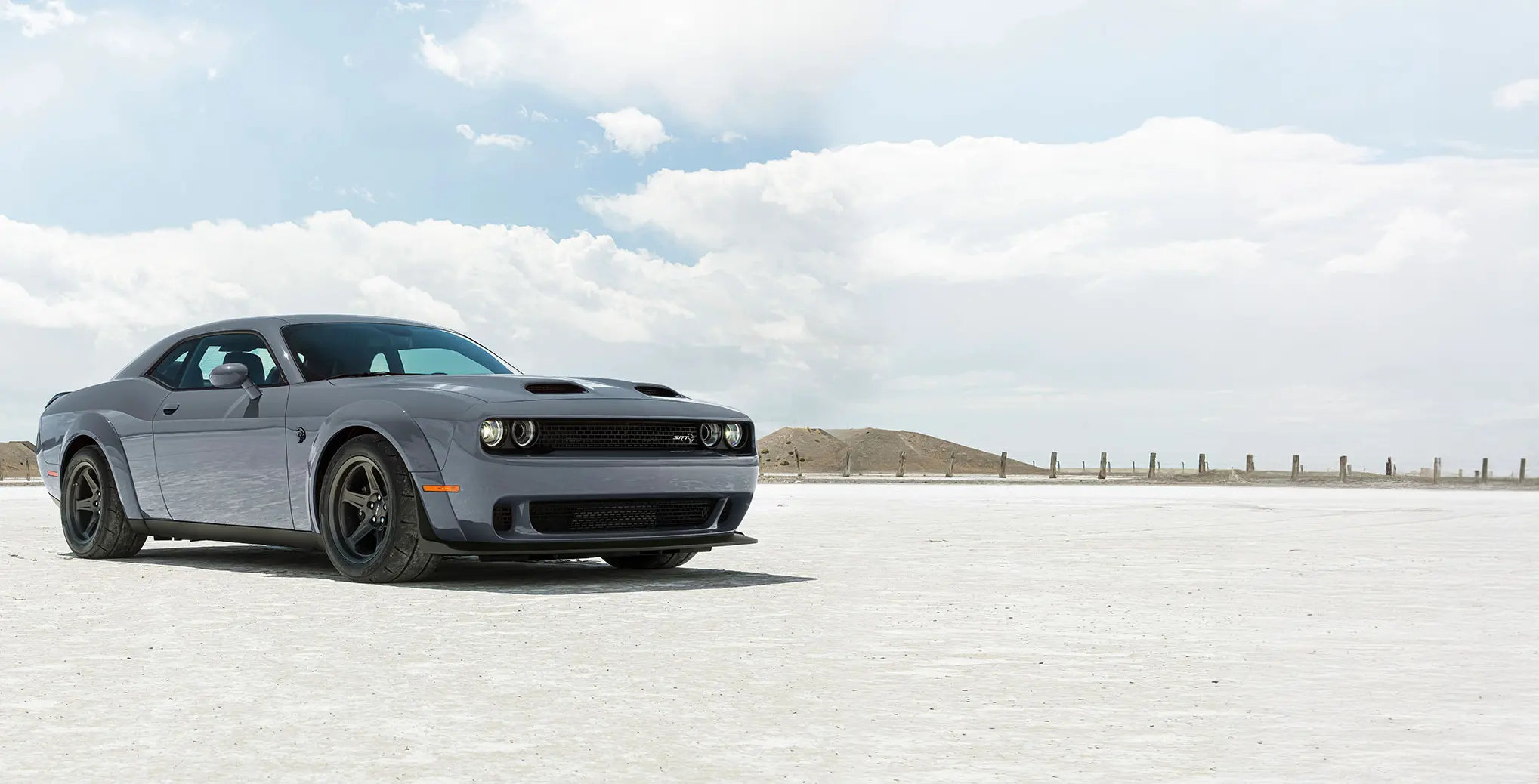 dodge challenger na pustyni